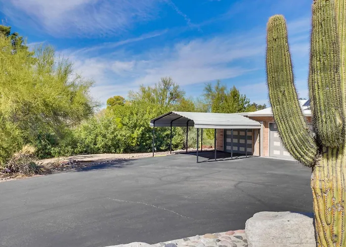 Apartment Walkable W/ Patio In Tucson! Tucson