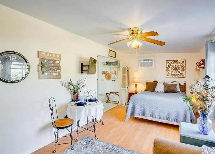 Apartment Walkable W/ Patio In Tucson! Tucson