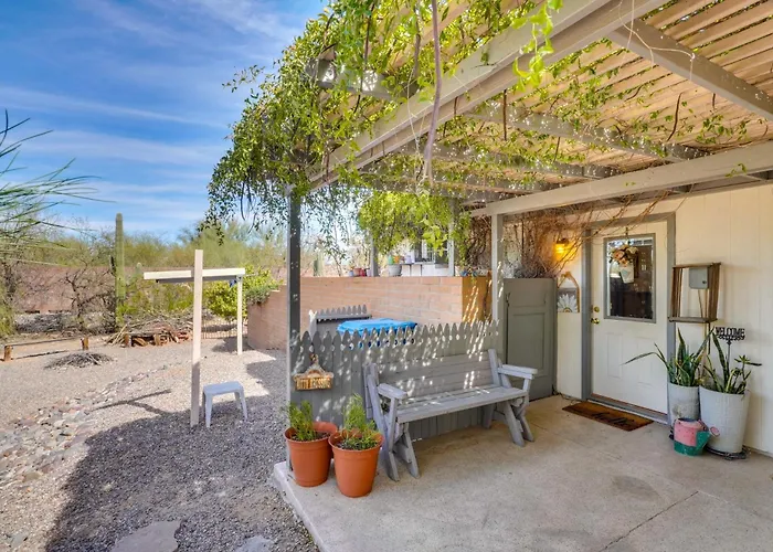 Walkable W/ Patio In Tucson! Apartment