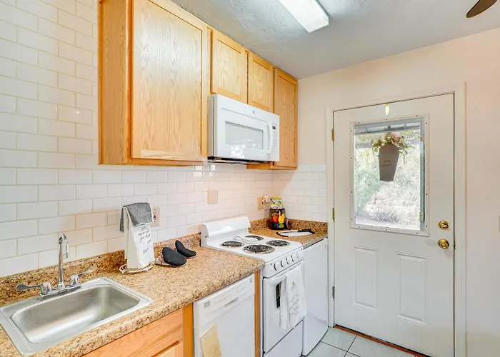 Walkable W/ Patio In Tucson! *